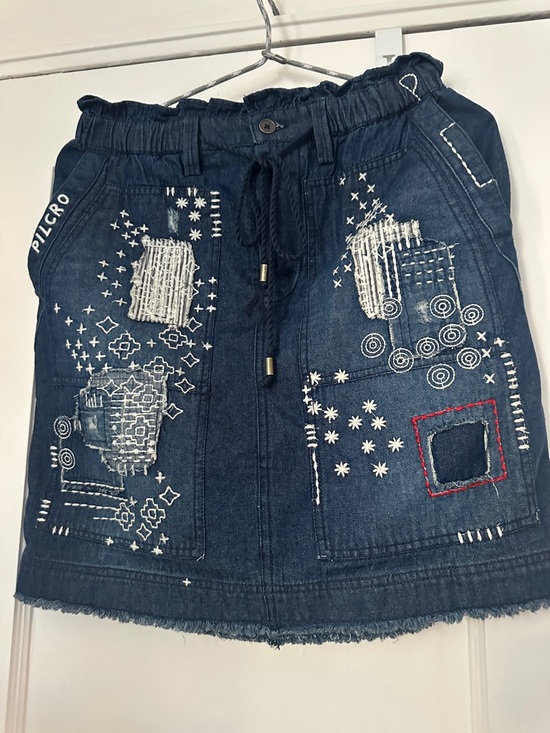 Pilcro Dresses & Skirts - Pilcro Navy Embroidered Denim Mini Skirt -Preloved